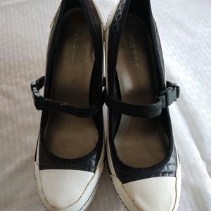 BCBGIRLS BLACK/WHITE HEELS SIZE 10